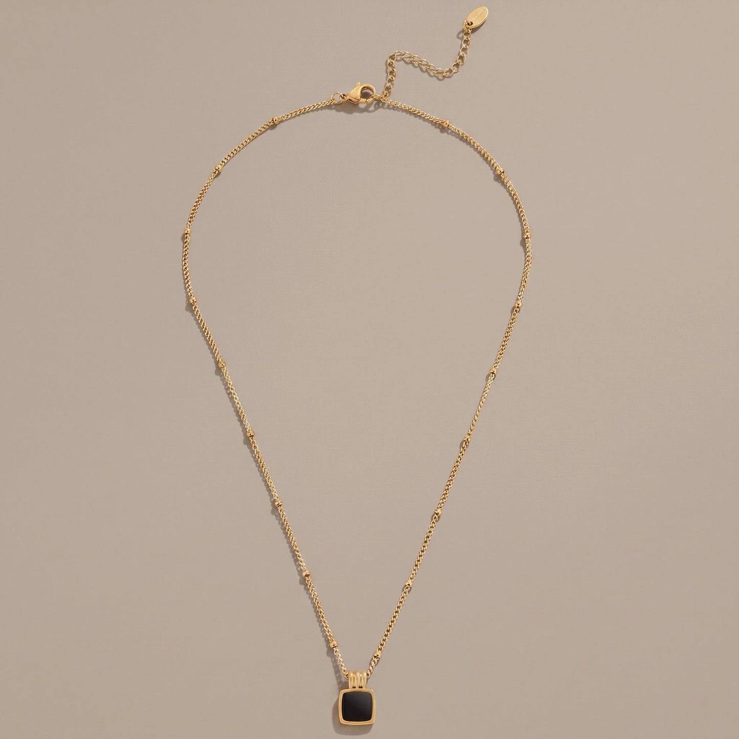 Lucia-ketting met zwarte hanger