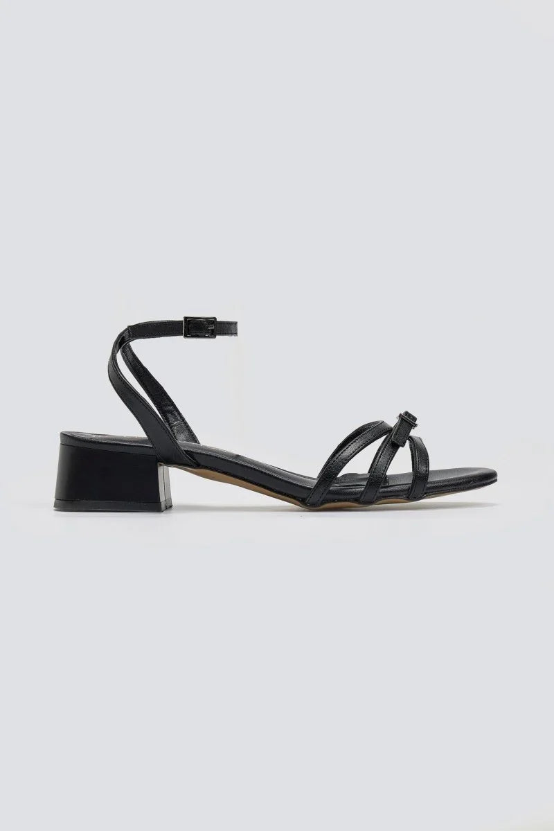 Sandalen met bandjes en lage hak