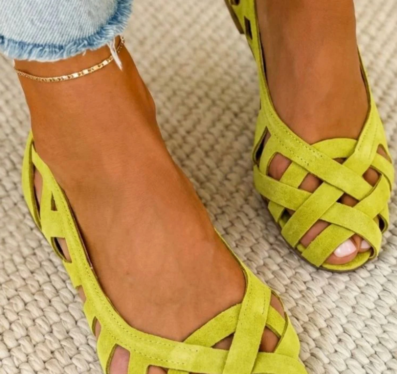 Sandali piatti con punta aperta e tessuto intrecciato