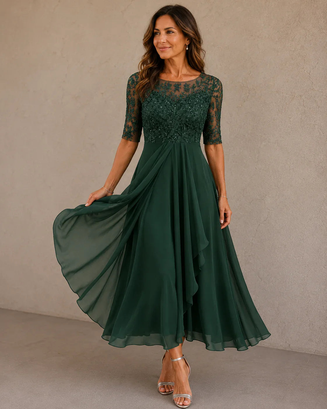 María | Elegante abito in pizzo e chiffon, prezzo di listino scontato