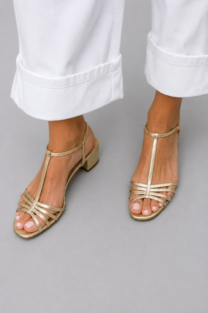 Allegra | Guldfärgade sandaler för vardaglig elegans