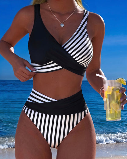 Bikini med korsade ränder