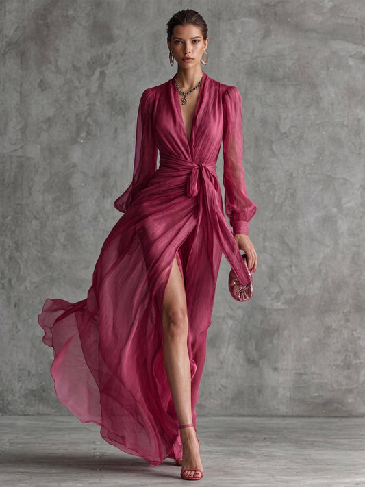 Elegante lange jurk voor dames in parelroze chiffon met V-hals en riem bij de taille.