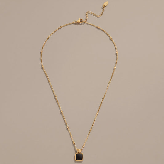 Lucia-ketting met zwarte hanger