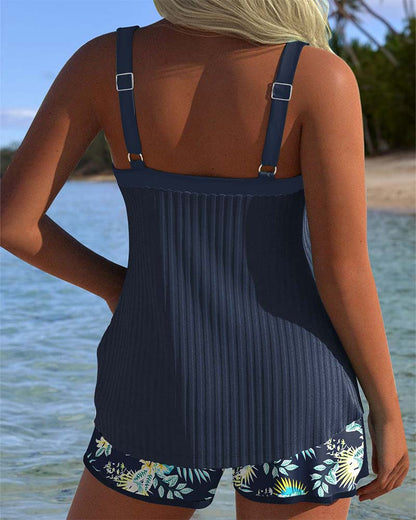 Carla – Randig baddräkt med strandshorts
