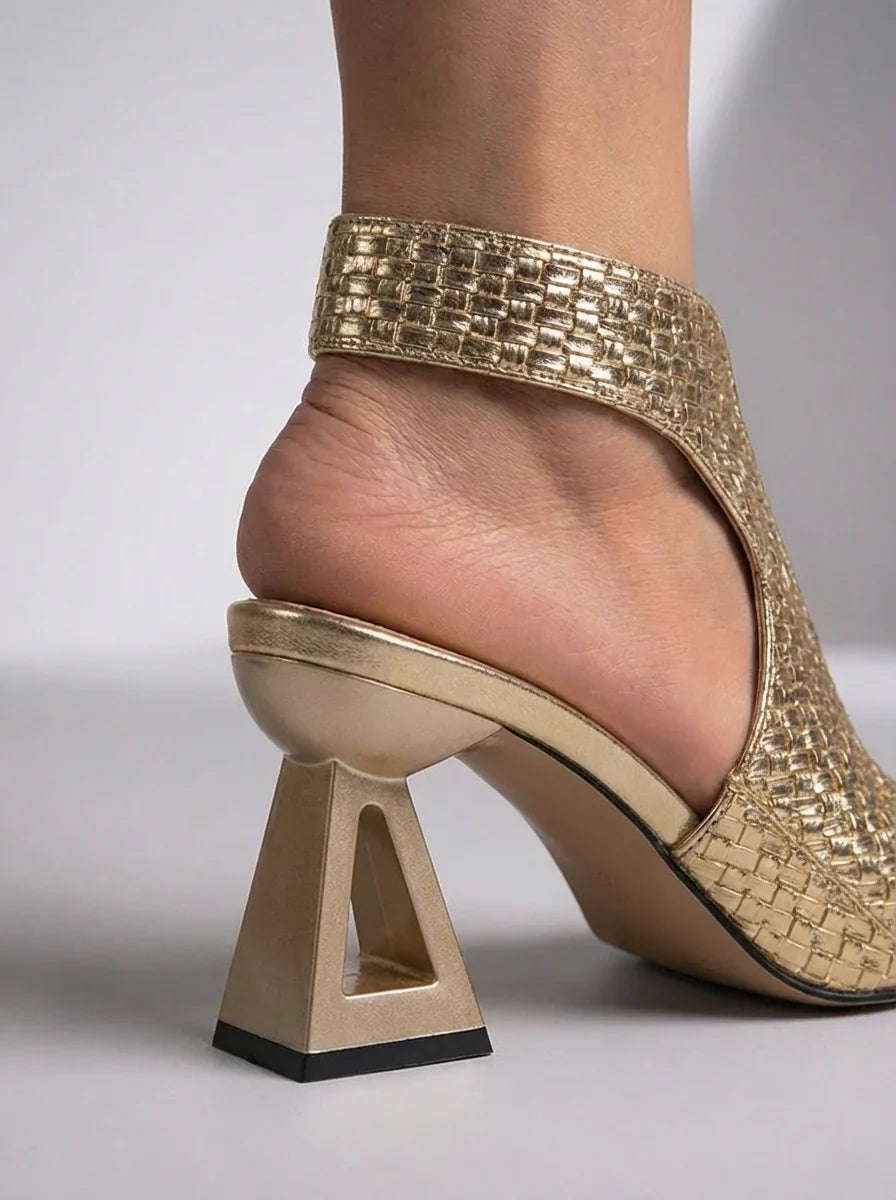 FLÄTADE | Eleganta flätade sandaler