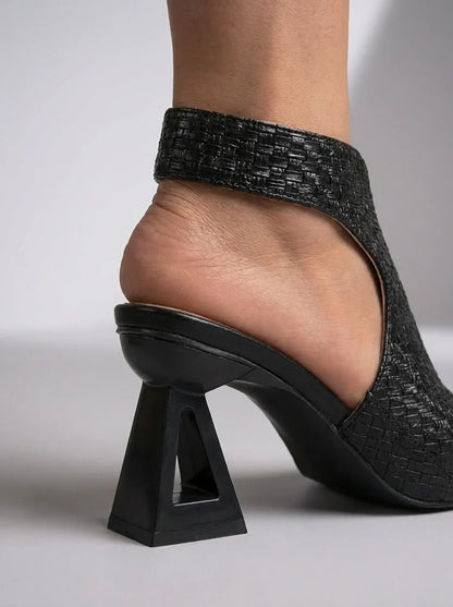 FLÄTADE | Eleganta flätade sandaler